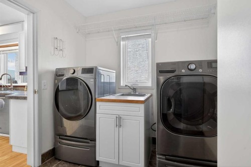 2011 6 Avenue Nw, Calgary, AB - Indoor Photo Showing Laundry Room