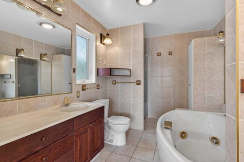 2011 6 Avenue Nw, Calgary, AB - Indoor Photo Showing Bathroom