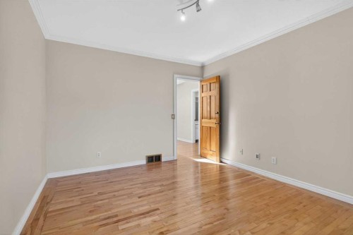 2011 6 Avenue Nw, Calgary, AB - Indoor Photo Showing Other Room