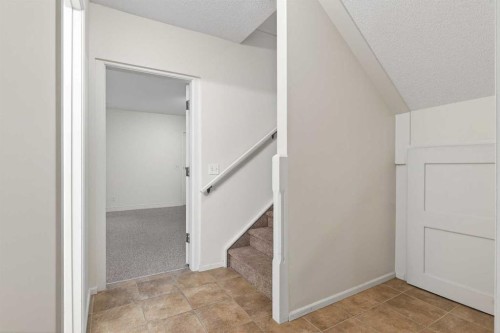 2011 6 Avenue Nw, Calgary, AB - Indoor Photo Showing Other Room