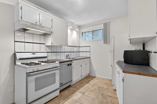 2011 6 Avenue Nw, Calgary, AB - Indoor Photo Showing Kitchen