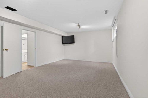 2011 6 Avenue Nw, Calgary, AB - Indoor Photo Showing Other Room
