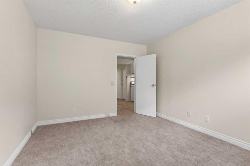 2011 6 Avenue Nw, Calgary, AB - Indoor Photo Showing Other Room