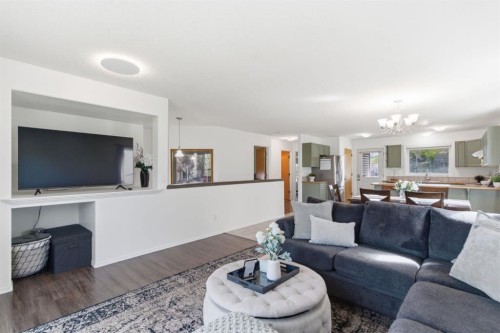 46 Valarosa Drive, Didsbury, AB - Indoor Photo Showing Living Room