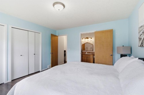 46 Valarosa Drive, Didsbury, AB - Indoor Photo Showing Bedroom