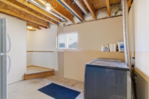 46 Valarosa Drive, Didsbury, AB - Indoor Photo Showing Laundry Room