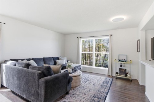 46 Valarosa Drive, Didsbury, AB - Indoor Photo Showing Living Room