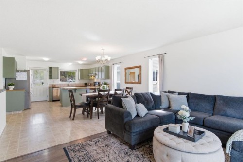 46 Valarosa Drive, Didsbury, AB - Indoor Photo Showing Living Room