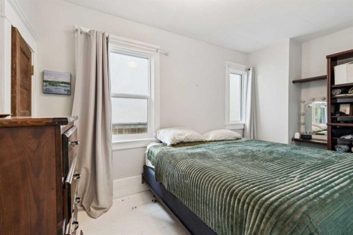 1305 20 Avenue Nw, Calgary, AB - Indoor Photo Showing Bedroom