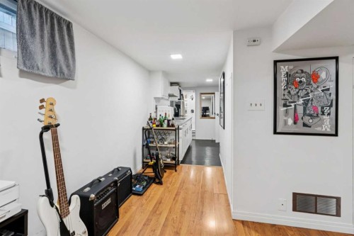 1305 20 Avenue Nw, Calgary, AB - Indoor Photo Showing Other Room