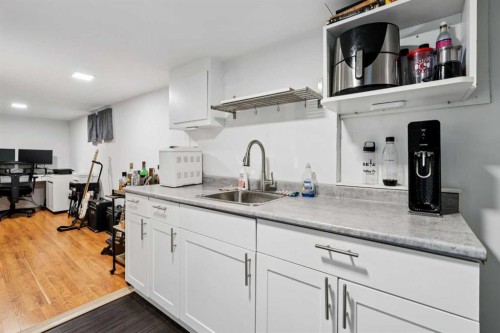 1305 20 Avenue Nw, Calgary, AB - Indoor Photo Showing Kitchen