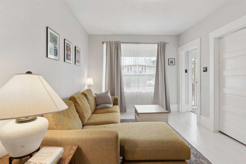 1305 20 Avenue Nw, Calgary, AB - Indoor Photo Showing Other Room