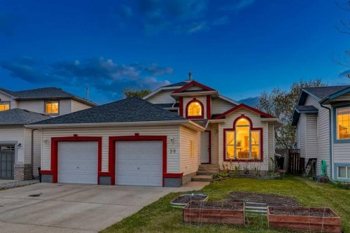 38 Canoe Circle Sw, Airdrie, AB - Outdoor With Facade