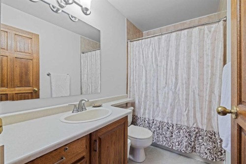 28 Ranchridge Way Nw, Calgary, AB - Indoor Photo Showing Bathroom