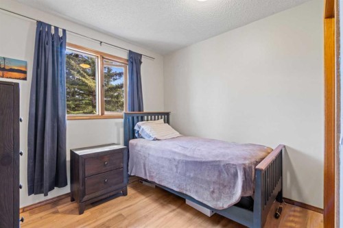 28 Ranchridge Way Nw, Calgary, AB - Indoor Photo Showing Bedroom