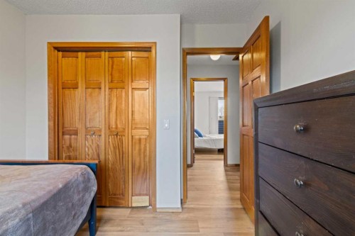 28 Ranchridge Way Nw, Calgary, AB - Indoor Photo Showing Bedroom