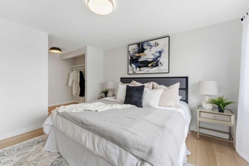28-99 Midpark Gardens Se, Calgary, AB - Indoor Photo Showing Bedroom