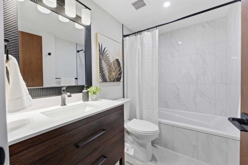 28-99 Midpark Gardens Se, Calgary, AB - Indoor Photo Showing Bathroom