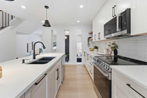 28-99 Midpark Gardens Se, Calgary, AB - Indoor Photo Showing Kitchen With Double Sink With Upgraded Kitchen