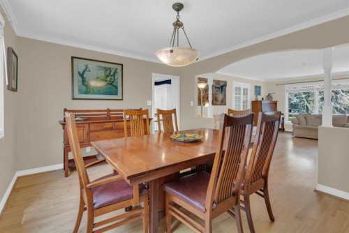 7316 Kananaskis Drive Sw, Calgary, AB - Indoor Photo Showing Dining Room