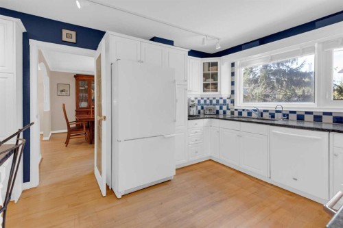 7316 Kananaskis Drive Sw, Calgary, AB - Indoor Photo Showing Other Room
