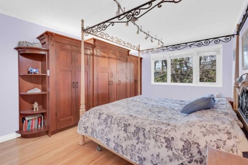 7316 Kananaskis Drive Sw, Calgary, AB - Indoor Photo Showing Bedroom