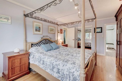 7316 Kananaskis Drive Sw, Calgary, AB - Indoor Photo Showing Bedroom