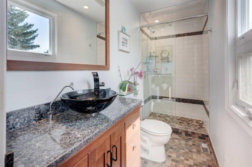 7316 Kananaskis Drive Sw, Calgary, AB - Indoor Photo Showing Bathroom
