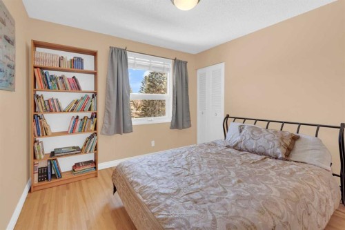 7316 Kananaskis Drive Sw, Calgary, AB - Indoor Photo Showing Bedroom