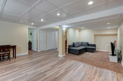 7316 Kananaskis Drive Sw, Calgary, AB - Indoor