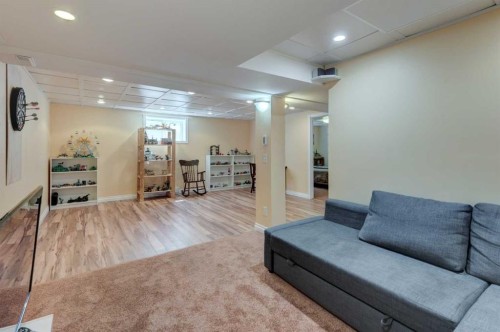 7316 Kananaskis Drive Sw, Calgary, AB - Indoor Photo Showing Basement