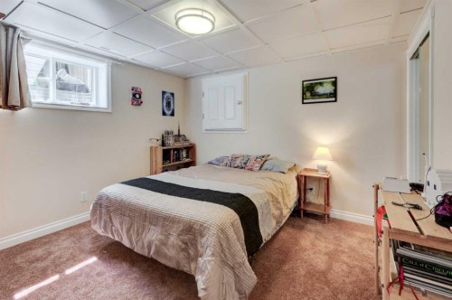 7316 Kananaskis Drive Sw, Calgary, AB - Indoor Photo Showing Bedroom
