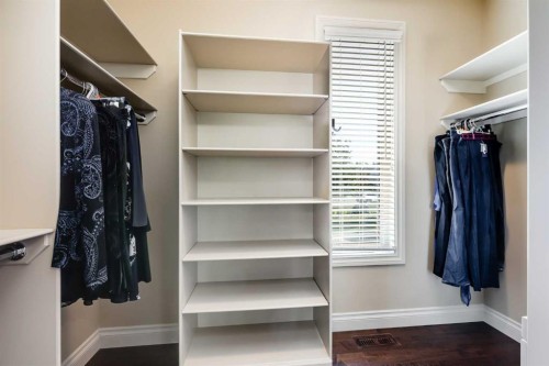 30 Meadow Pointe Drive, Heritage Pointe, AB - Indoor With Storage