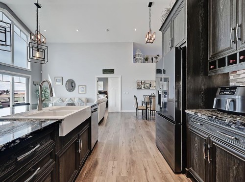 137 Westview Drive, Nanton, AB - Indoor Photo Showing Kitchen With Upgraded Kitchen