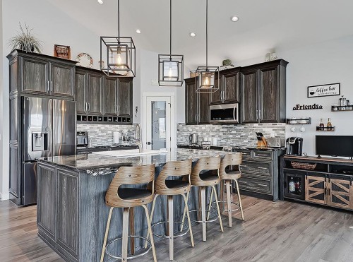 137 Westview Drive, Nanton, AB - Indoor Photo Showing Kitchen With Upgraded Kitchen