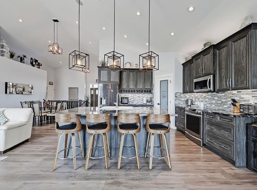 137 Westview Drive, Nanton, AB - Indoor Photo Showing Kitchen With Upgraded Kitchen