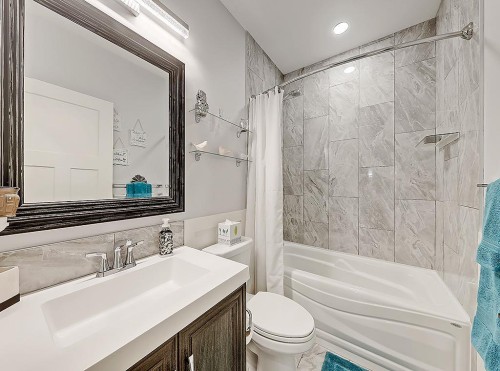 137 Westview Drive, Nanton, AB - Indoor Photo Showing Bathroom