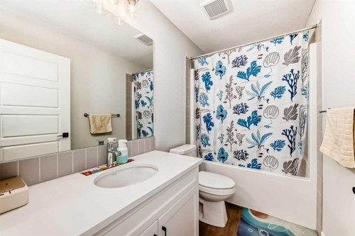47 Amblefield Grove Nw, Calgary, AB - Indoor Photo Showing Bathroom