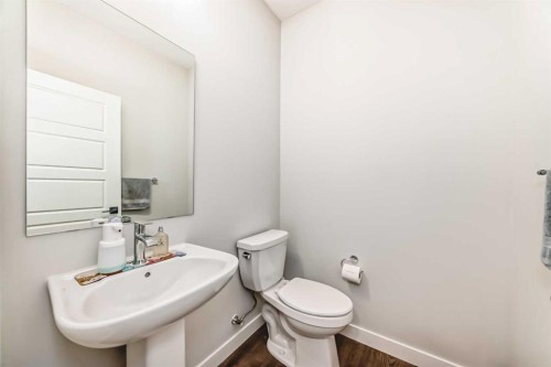 47 Amblefield Grove Nw, Calgary, AB - Indoor Photo Showing Bathroom