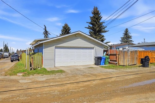 54 Pennsburg Way Se, Calgary, AB 