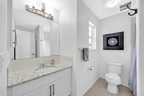 30 Cranarch View Se, Calgary, AB - Indoor Photo Showing Bathroom