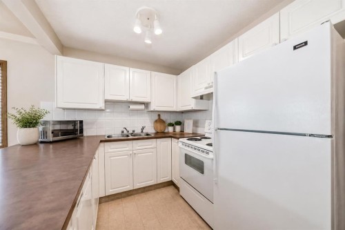 152 Country Hills Villas Nw, Calgary, AB - Indoor Photo Showing Kitchen With Double Sink