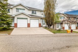 152 Country Hills Villas NW Calgary, AB T3K 4S8