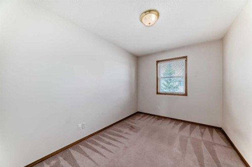 152 Country Hills Villas Nw, Calgary, AB - Indoor Photo Showing Other Room