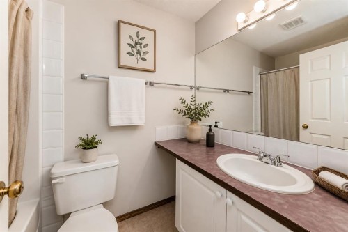 152 Country Hills Villas Nw, Calgary, AB - Indoor Photo Showing Bathroom