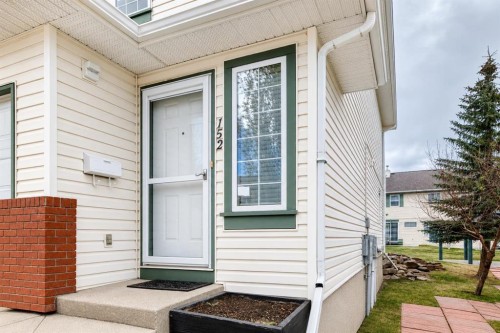 152 Country Hills Villas Nw, Calgary, AB - Outdoor With Exterior
