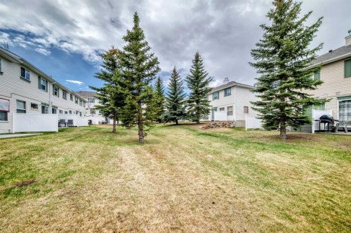 152 Country Hills Villas Nw, Calgary, AB - Outdoor