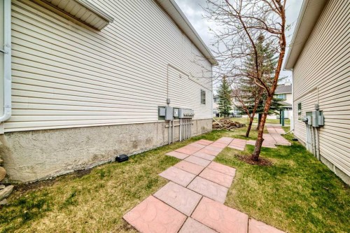 152 Country Hills Villas Nw, Calgary, AB - Outdoor