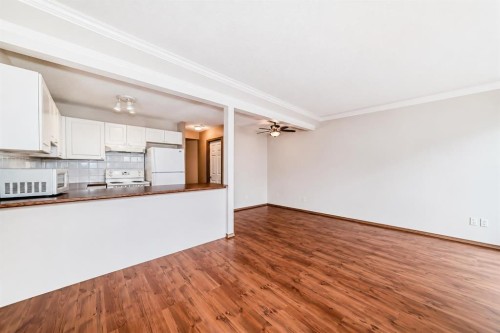 152 Country Hills Villas Nw, Calgary, AB - Indoor Photo Showing Kitchen