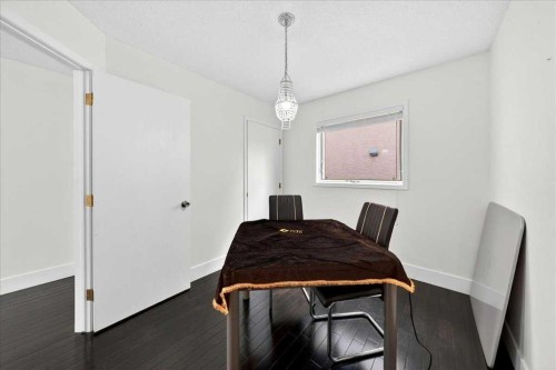 98 Hampstead Circle Nw, Calgary, AB - Indoor Photo Showing Other Room